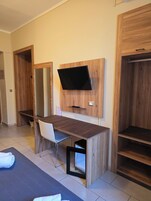 Basic-Doppelzimmer, 1 Schlafzimmer | Schreibtisch, kostenloses WLAN