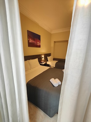 Basic Quadruple Room | Desk, free WiFi - Hotel Romano (Turin)