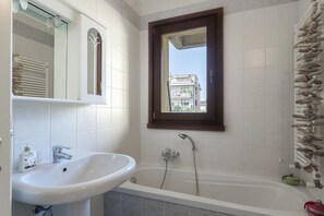 Dusche, Haartrockner, Bidet