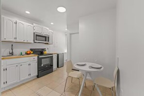 Comfort Apartment | Private kitchen | Mini-fridge, coffee/tea maker, electric kettle, cookware/dishes/utensils