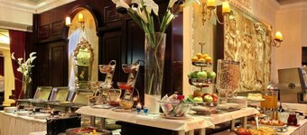 Queen's Astoria Design Hotel