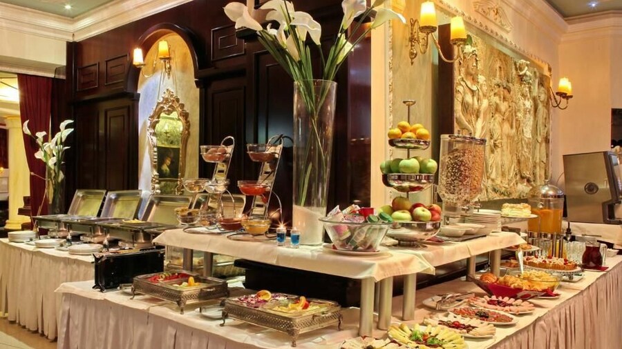 Queen's Astoria Design Hotel