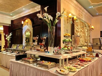 Queen's Astoria Design Hotel