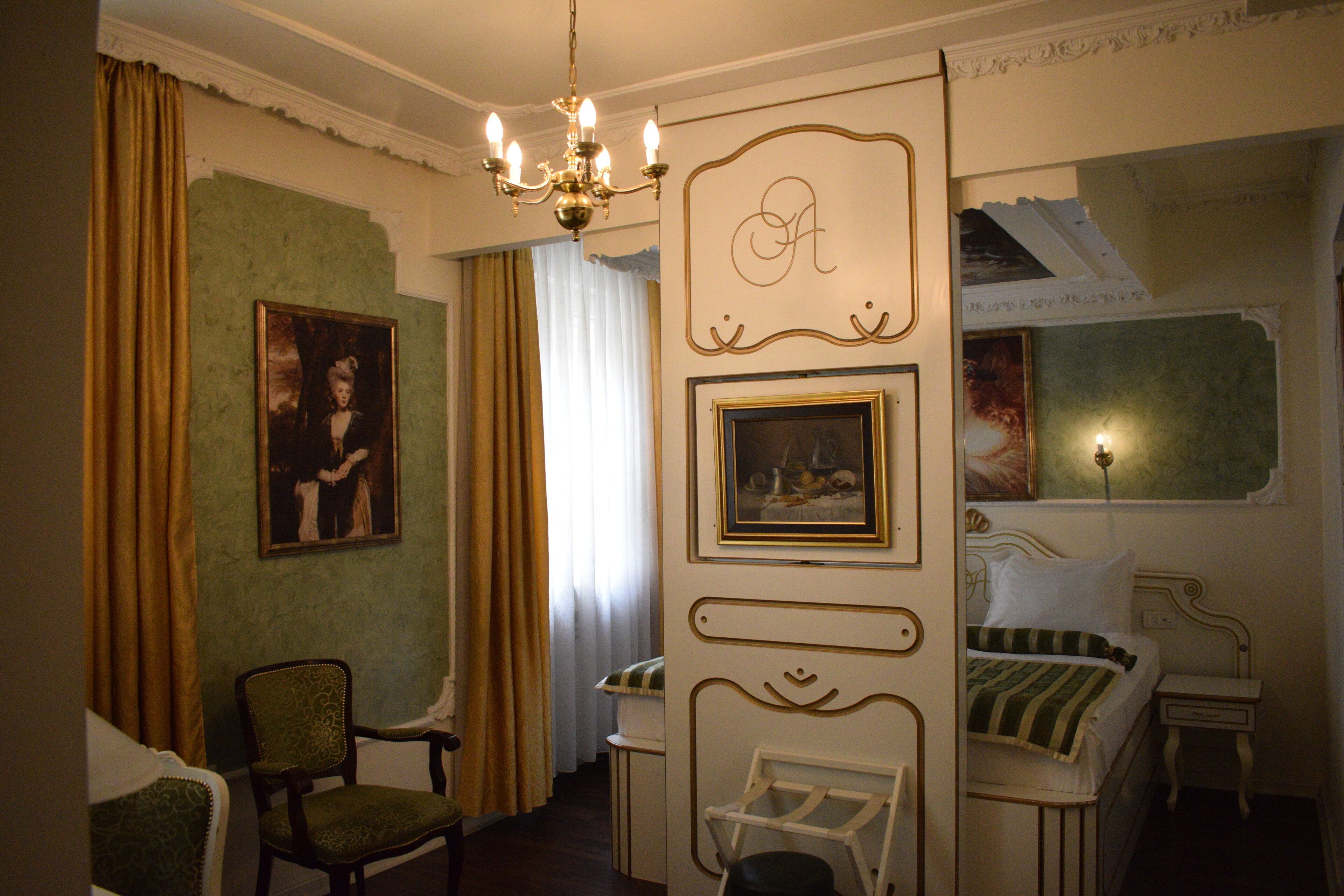 Photo - Queen's Astoria Design Hotel