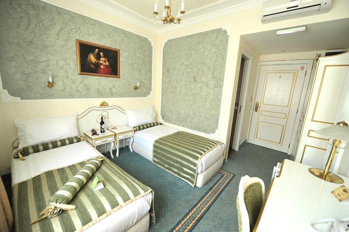 Photo - Queen's Astoria Design Hotel