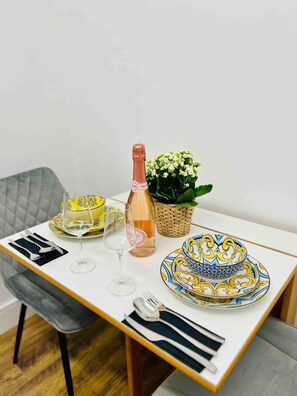 Apartment, Multiple Beds | Dining