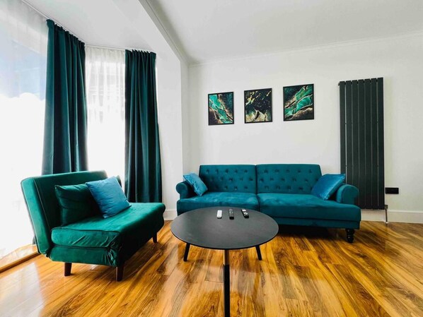 Apartment, Multiple Beds | Living area
