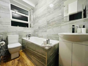 Apartment, Multiple Beds | Bathroom | Combined shower/tub, deep soaking tub, hair dryer, towels - Stunning and Luxurious 1-bed Apartment in London (London)
