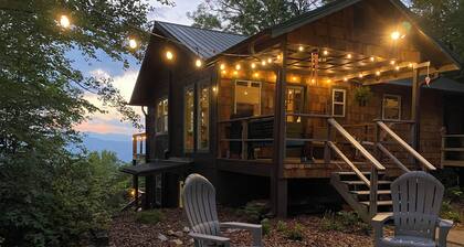 EPIC Blue Ridge SUNSET VIEW, 12 acres, light/bright 10 min to dtn! Dogs welcome!
