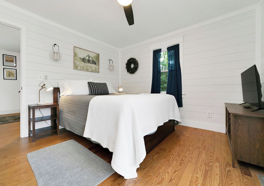 2 bedrooms, desk, iron/ironing board, free WiFi