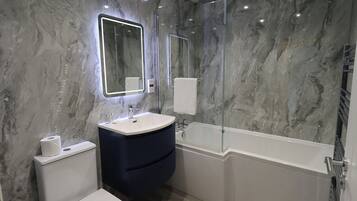 Cottage | Bathroom | Shower