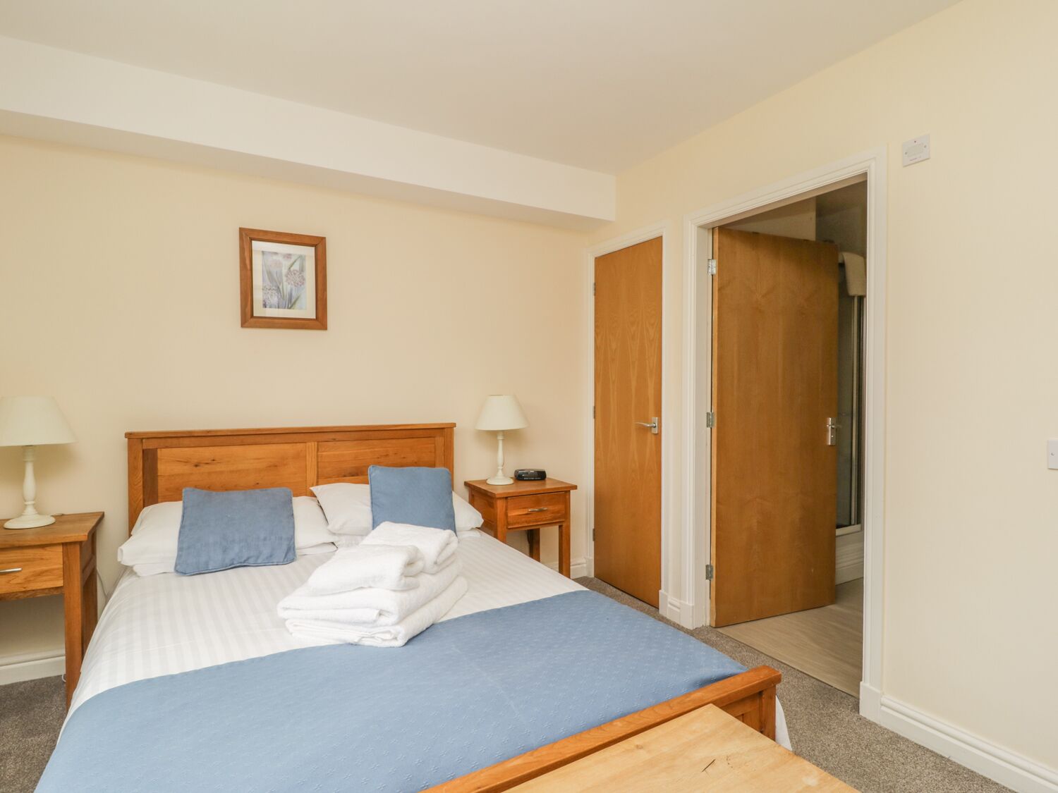 3 habitaciones, decoración personalizada y muebles diferentes 