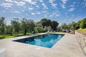 Alberca al aire libre por temporada 