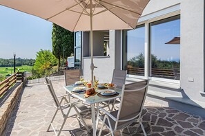 Basic Apartment | Terrace/patio - Castelletto Apts by Wonderful Italy (Polpenazze del Garda)
