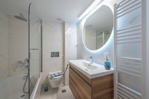 City Apartment | Bathroom