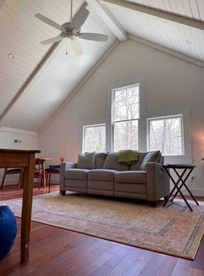 Smart TV, books, printers - Calla Hill-Get away and relax inside or out! (Gloucester)