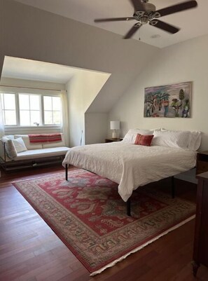 3 makuuhuonetta, työpöytä, silitysrauta/-lauta, ilmainen Wi-Fi