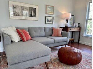 Älytelevisio, kirjoja, tulostin