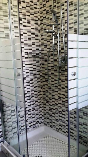 Shower, bidet, towels, toilet paper - Casa Corallina, apartment 500 mt from the Main Square !!!! (Favignana)