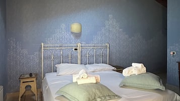 Basic Twin Room | Individually decorated, desk, free WiFi, bed sheets