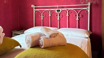 Superior Single Room | Individually decorated, desk, free WiFi, bed sheets