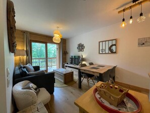 Living area - 50m from ski slopes, 3rd floor, view mountain, balcony, tv, 51m², Valmorel (Les Avanchers-Valmorel)