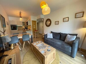 Living area - 3rd floor, view mountain, balcony, tv, 51m², Valmorel (Les Avanchers-Valmorel)
