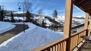 Property grounds - 50m from ski slopes, 3rd floor, view mountain, balcony, tv, 51m², Valmorel (Les Avanchers-Valmorel)