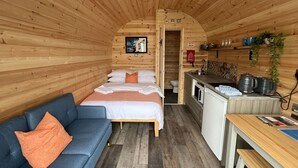 A compact wooden cabin with a single bed, a sofa, a kitchenette, and a bathroom. - Heb Pods - North Pod
crowlista, Uig (Uig)