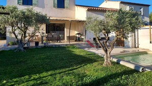 A two-story house with a patio, outdoor seating, and a swimming pool. - Quiet house in Provence (Saint-Cannat)