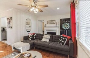 Smart TV, fireplace, DVD player, books - This place is peaceful  to stay in, Relax and enjoy. (Greenville)