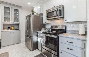 Mikrobølgeovn, ovn, kogeplade, opvaskemaskine