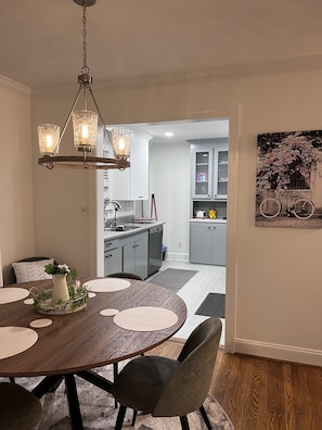 Dining - This place is peaceful  to stay in, Relax and enjoy. (Greenville)