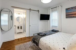 3 bedrooms, desk, travel cot, WiFi - This place is peaceful  to stay in, Relax and enjoy. (Greenville)