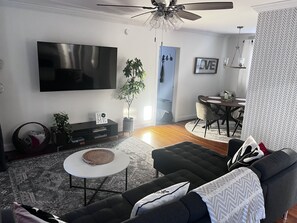 Smart TV, fireplace, DVD player, books - This place is peaceful to stay in, Relax and enjoy. (Greenville)
