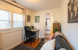 Smart TV, fireplace, DVD player, books - This place is peaceful  to stay in, Relax and enjoy. (Greenville)