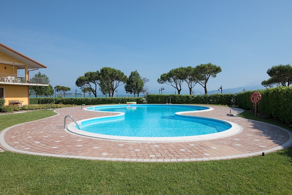Piscina externa sazonal