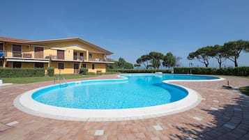Seasonal outdoor pool