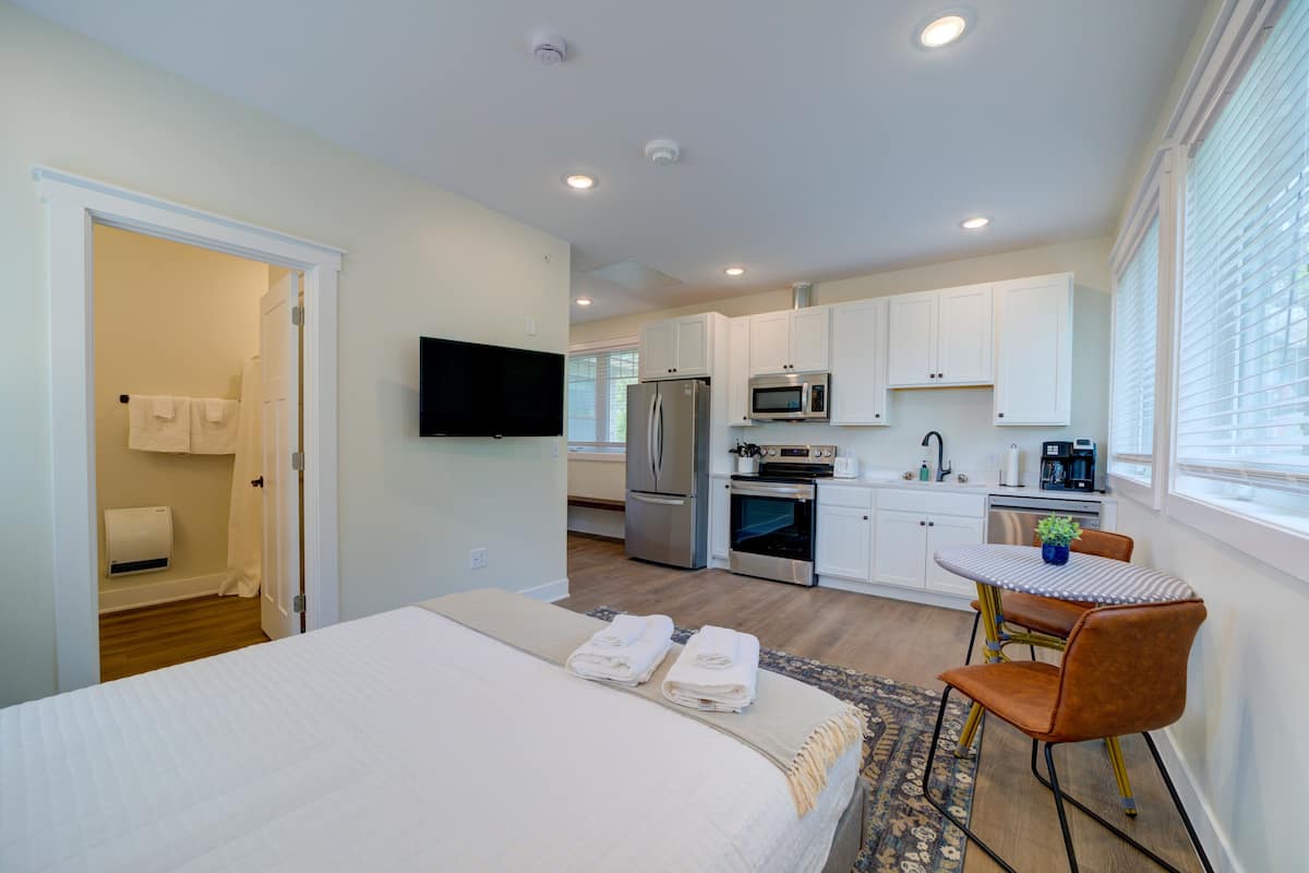 Comfort Room | 1 bedroom, premium bedding, pillowtop beds, individually decorated