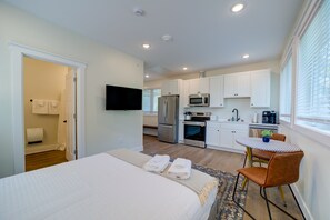 Comfort Room | 1 bedroom, premium bedding, pillowtop beds, individually decorated - DreamStay on Clay (Muskegon)