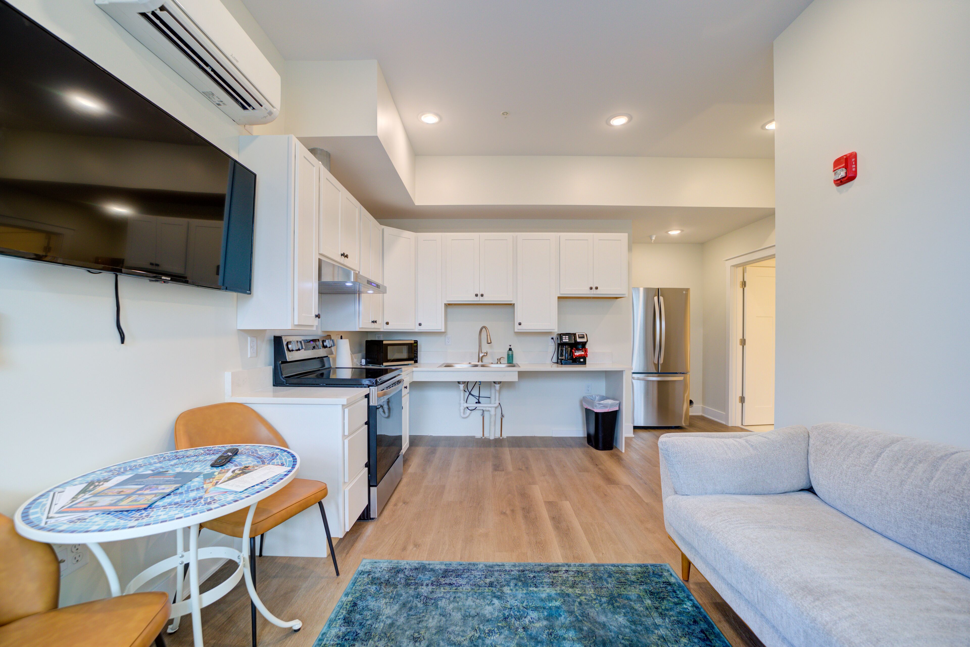 Design suite | Woonruimte | Een 55-inch smart-tv met digitale zenders en streamingdiensten