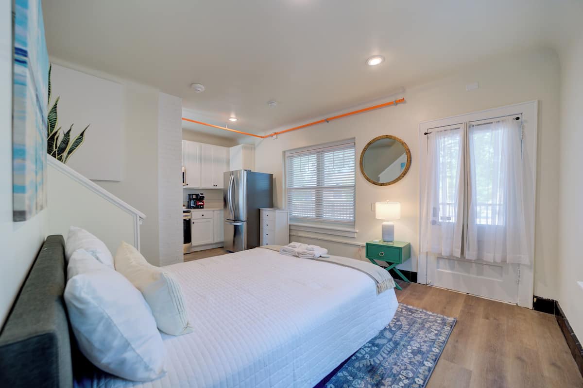City Room | 1 bedroom, premium bedding, pillowtop beds, individually decorated