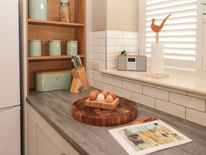 Fridge, dishwasher, electric kettle, toaster - The Old Dairy (Thirsk)