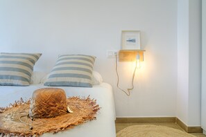 2 habitaciones, tabla de planchar con plancha y cuna de viaje 