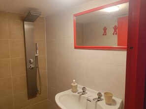 Hair dryer, towels - Amaterasu Apartment Ponte Caldelas by the riverside walk (Ponte-Caldelas)