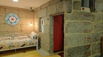 1 habitación, tabla de planchar con plancha, wifi y ropa de cama