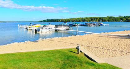 Cozy Lakeside Studio Condo + Private Boat Dock