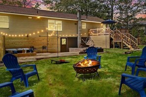 Terrace/patio - Newly Renovated Hot Tub Fire Pit Game Room (Tobyhanna)