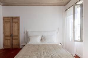 Pillow-top beds, in-room safe, blackout curtains, iron/ironing board - La Bâtisse en Blanc (Vallauris)