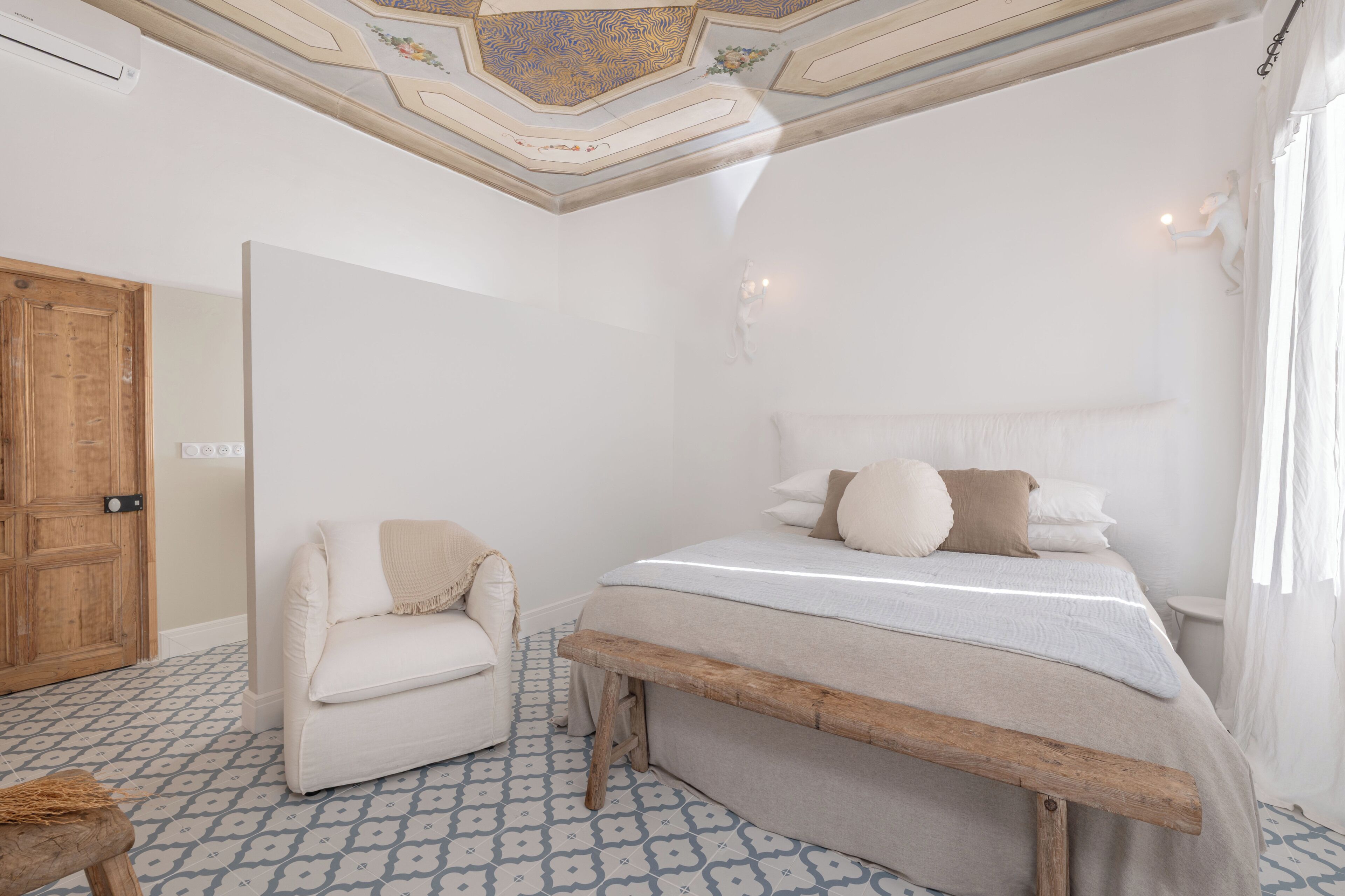 Junior Suite, 1 King Bed, Non Smoking, Garden View | Pillowtop beds, in-room safe, blackout drapes, iron/ironing board